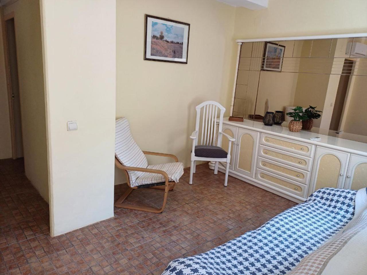 Kitsch Apartment Rasquera Bagian luar foto